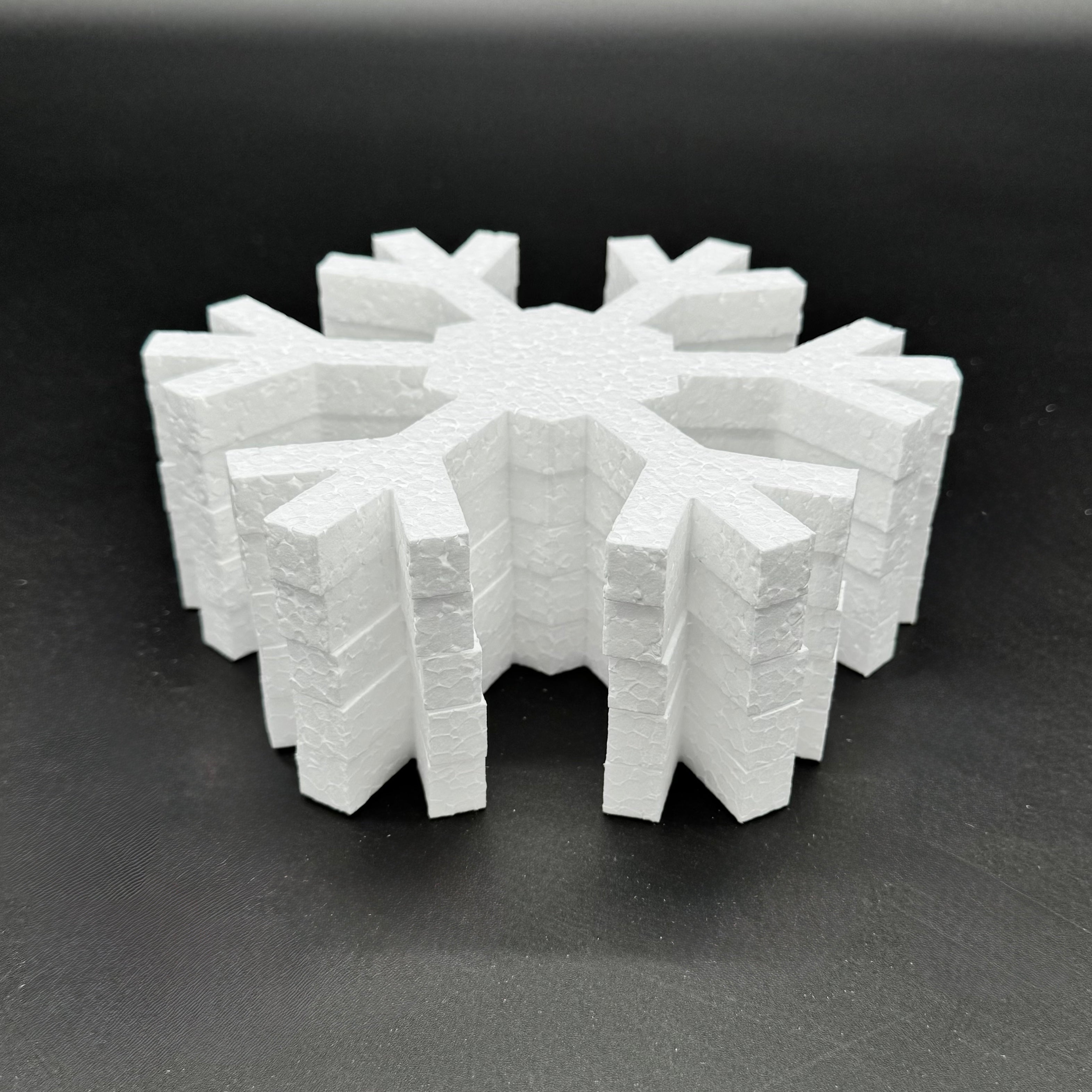 pack of 5 > 280mm high Polystyrene Snowflakes pcs72n